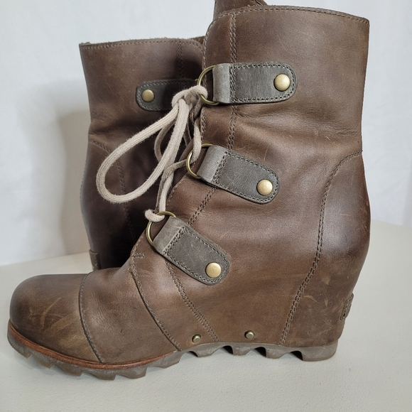 Sorel Brown Waterproof Distressed Leather Lace-Up City Wedge Boot - Size 8 - Picture 3 of 15